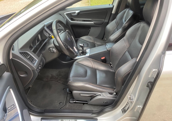 Volvo XC 60 cena 79999 przebieg: 125000, rok produkcji 2017 z Staszów małe 781